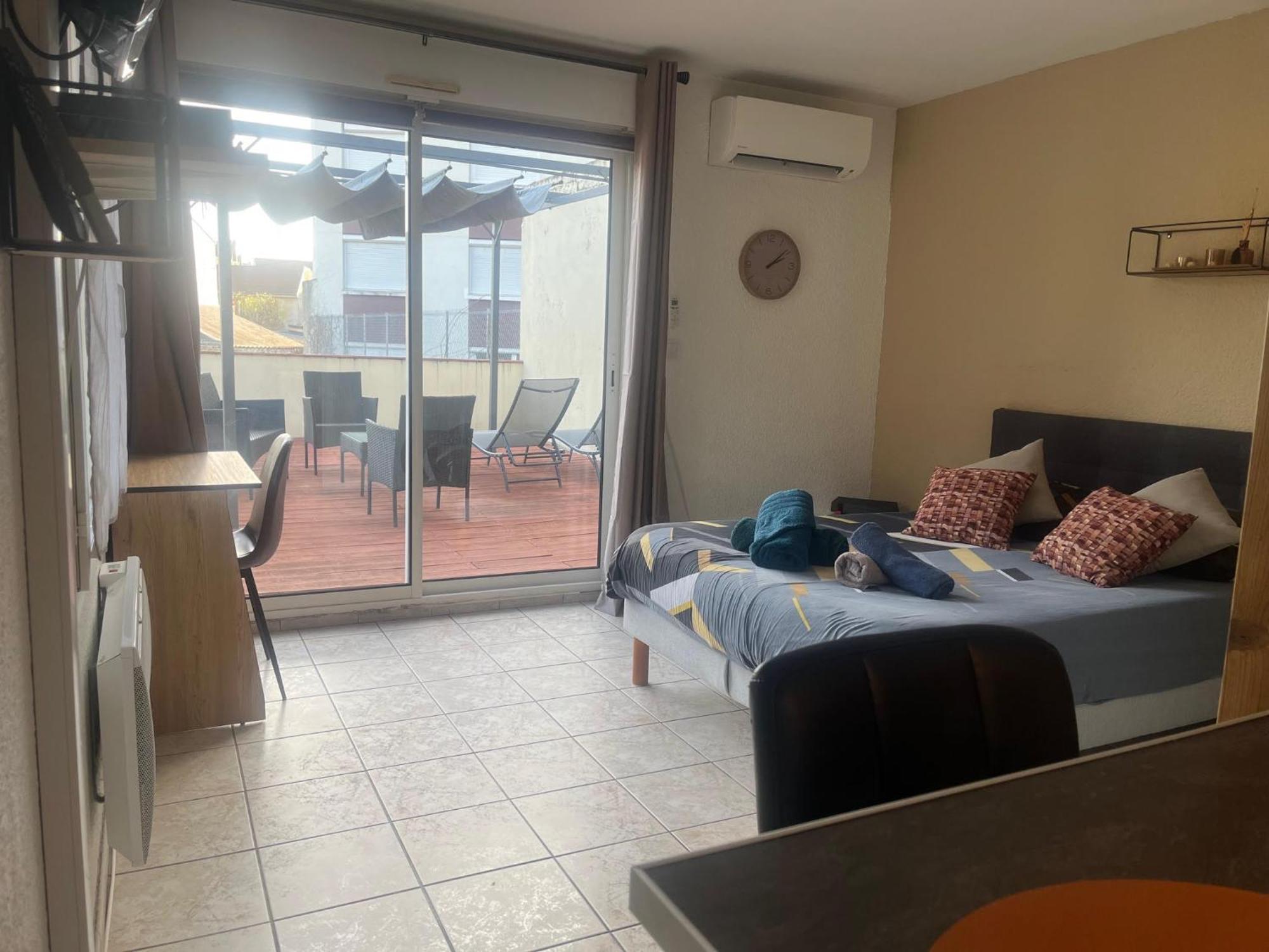 Studio Climatise Et Grande Terrasse Tarbes Centre Buitenkant foto