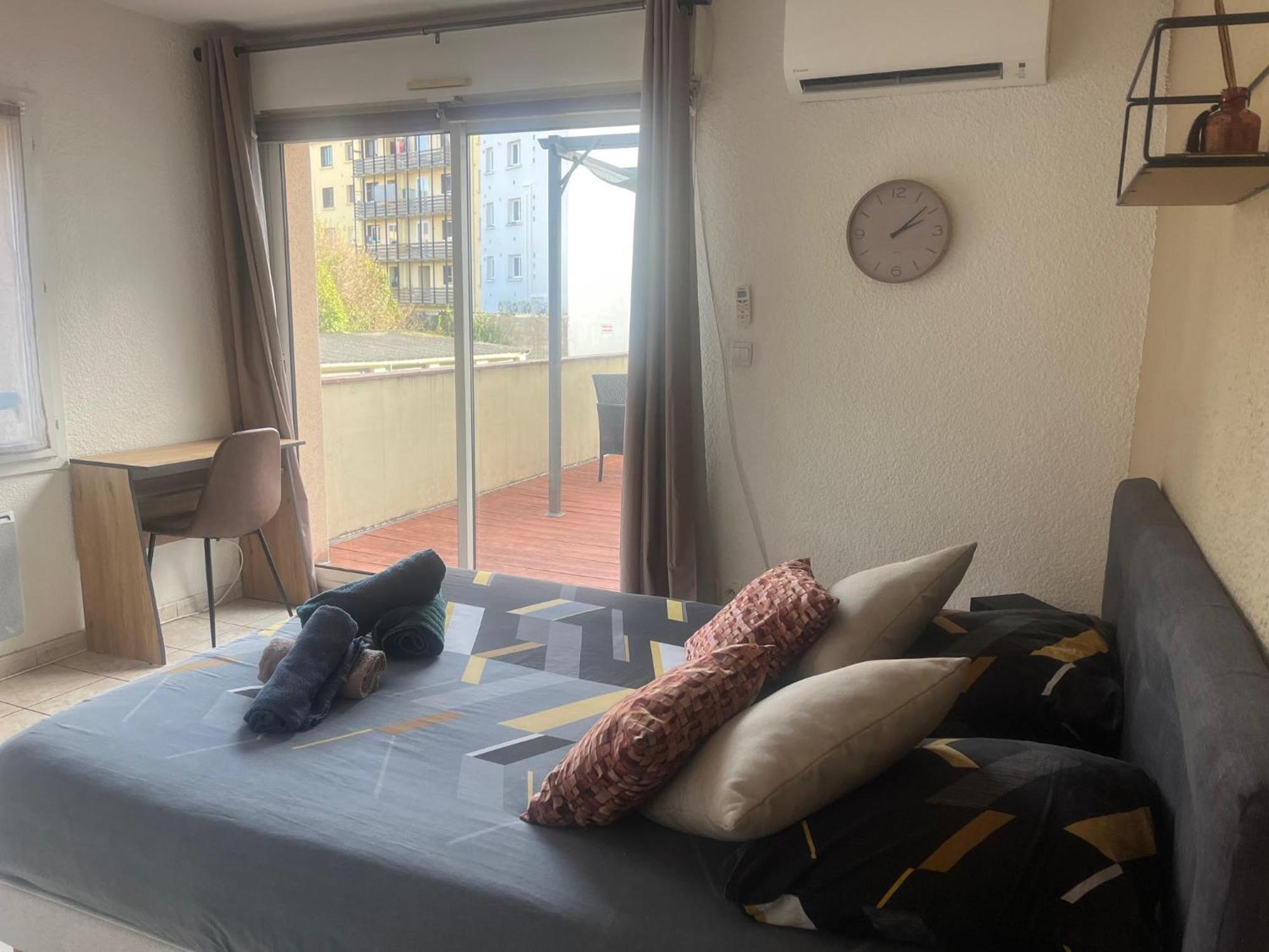 Studio Climatise Et Grande Terrasse Tarbes Centre Buitenkant foto